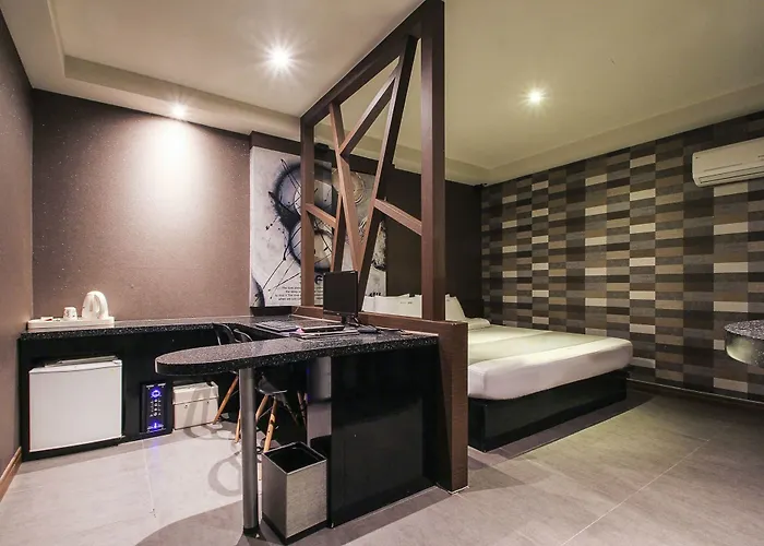 Mu Motel